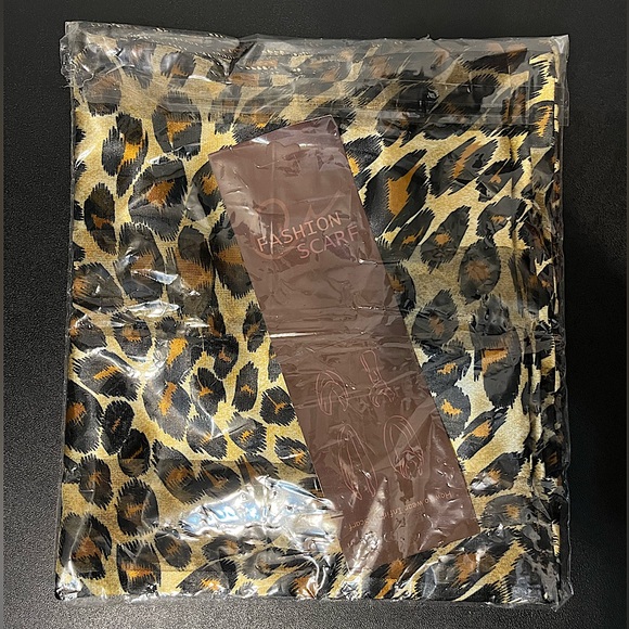 Leopard Print Infinity Scarf NIP Lightweight Tulle Material Cheetah Print - Picture 1 of 4